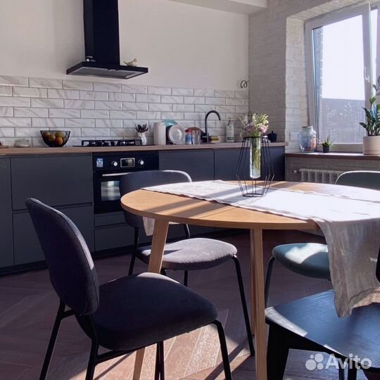 Обеденный деревянный круглый стол