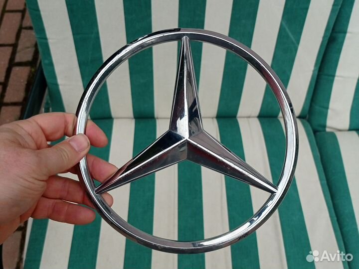 Эмблема на решетку радиатора mercedes