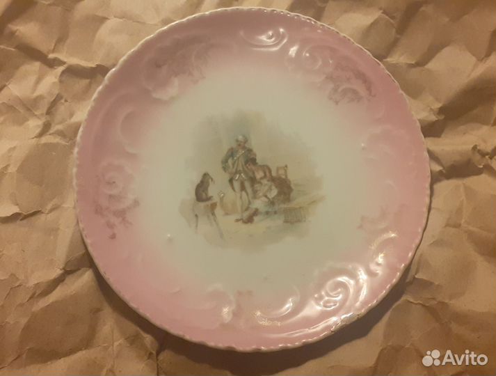 Старинная декоративная тарелка. Фарфор