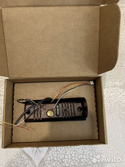 Новая вызывная видеопанель накладная