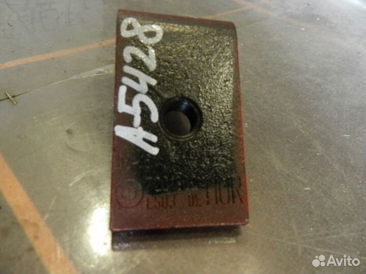 Петля двери - BMW X5 E70