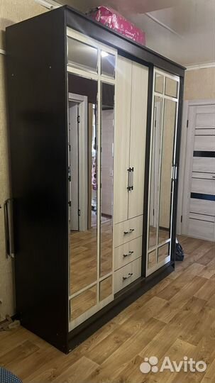 Шкаф