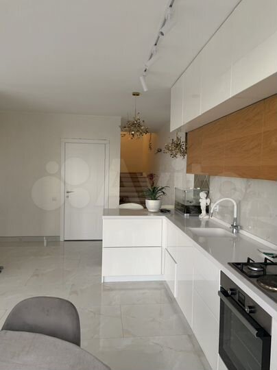 Дом 199 м² на участке 5 сот.