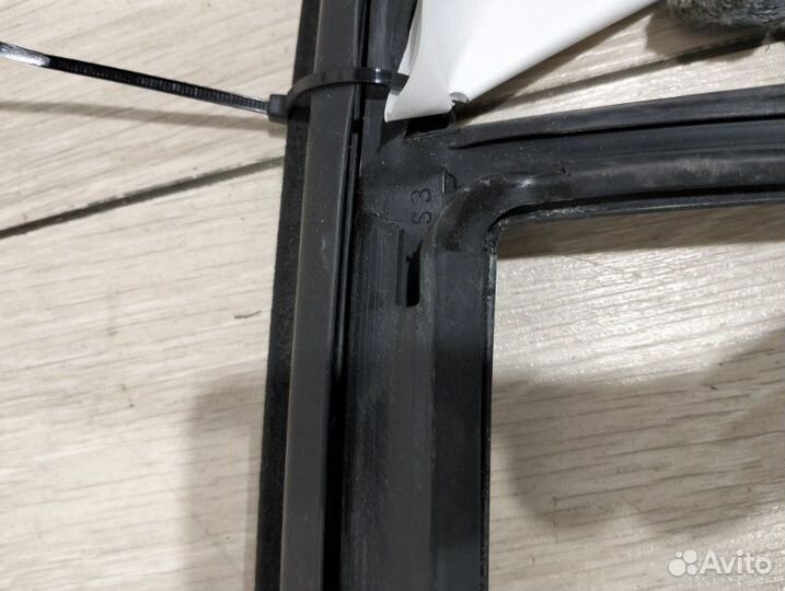 Уплотнитель стекла двери задний правый Bmw 320I