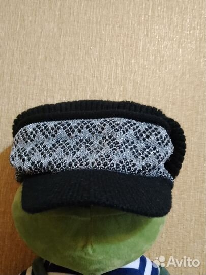 Берет с козырьком женский