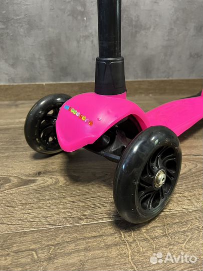 Самокат малиновый 1-5 лет