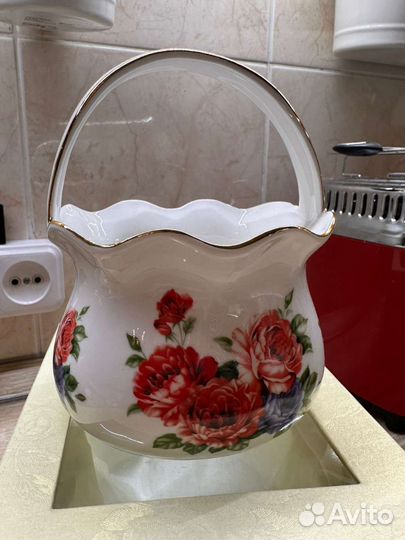 Конфетница с ручкой новая