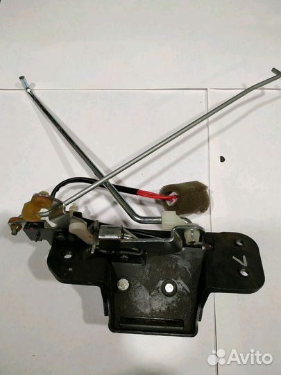 Защёлка двери багажника Шевроле Лачетти