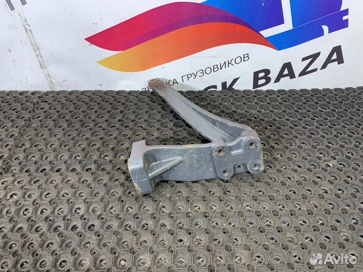 Кронштейн кабины передний левый