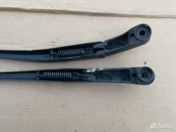 Поводок дворника правый левый Honda Civic 4d