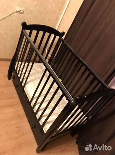 Детская кроватка с продольным и поперечным маятник