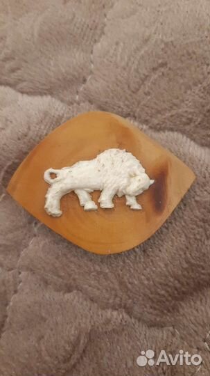 Значок с зубром