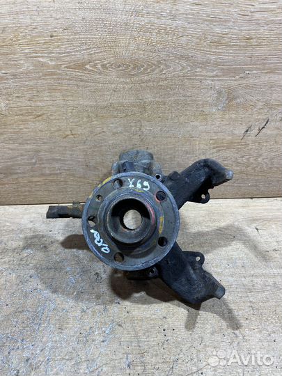 Поворотный кулак правый Volkswagen Polo 4 X69