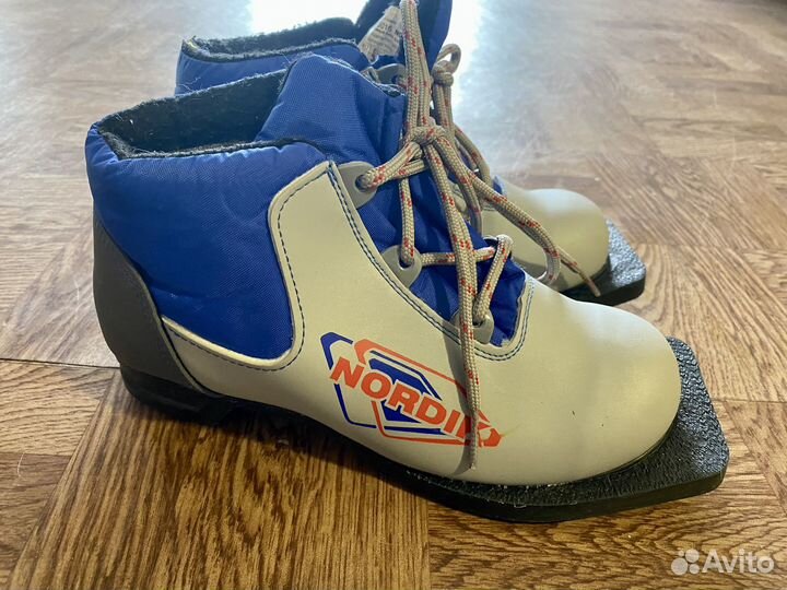 Беговые лыжи 150, палки 120, ботинки 34 размер