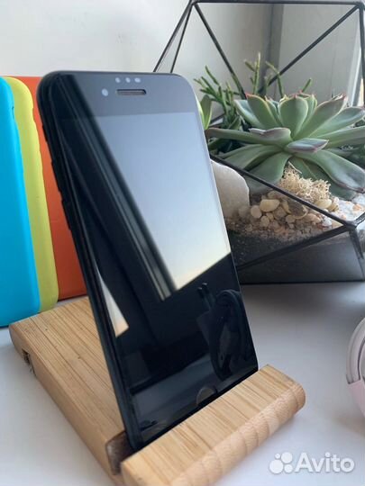 Телефон iPhone 7 Black на 32 гб