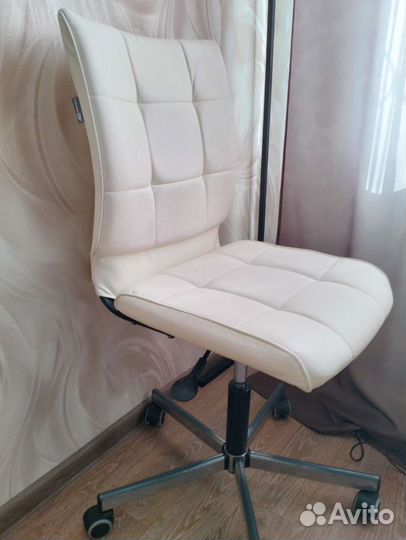 Стул для косметолога бу