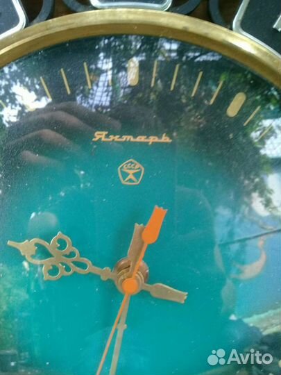 Часы работают