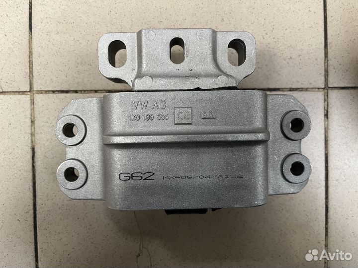 Опора кпп VW Passat B7. 1K0199555CE