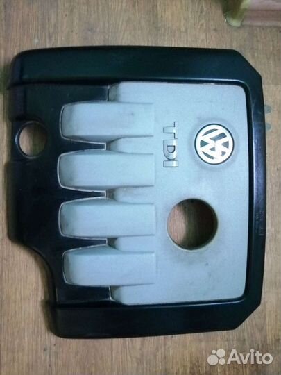 Крышка двигателя Volkswagen Passat B6, 2.0 TDI