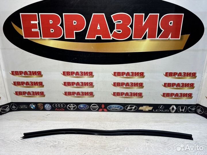 Молдинг стекла передний правый Audi Q7 4L 2009