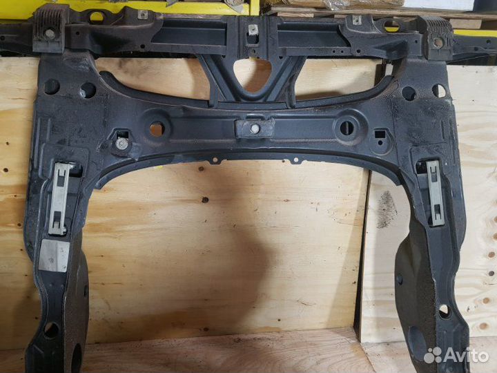 Балка поперечная передняя Mercedes-Benz B-Class