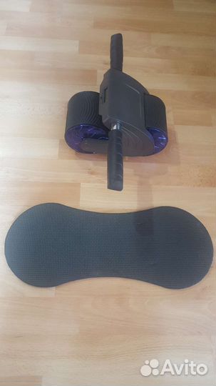 Ролик гимнасиический с возвратеым мехаеизмом