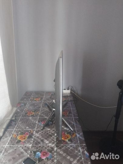 Телевизор SMART tv самсунг