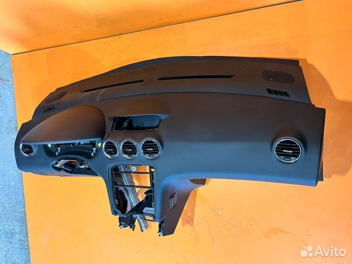 Панель торпедо на Peugeot 308