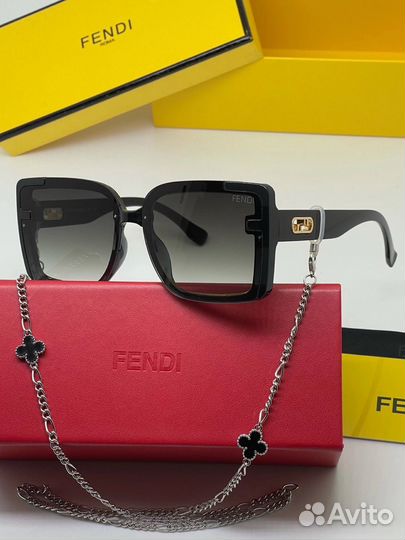 Солнцезащитные очки fendi