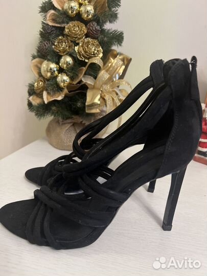 Босоножки новые Zara р.39