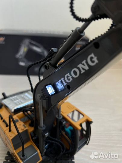 Экскаватор игрушка на пульт управлении