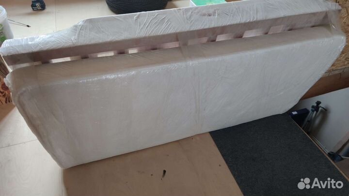 Детская кроватка, ванночка и ходунки