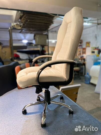 Офисное кресло