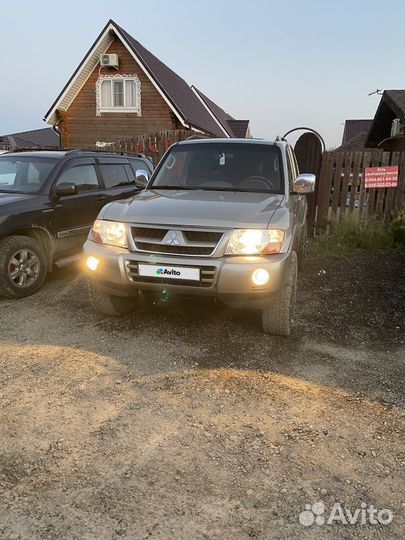 Mitsubishi Pajero, 2004