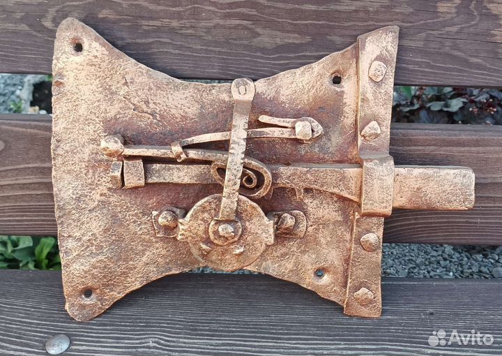 Старинный амбарный замок