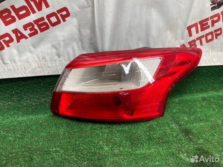Фонарь задний правый Ford Focus 3 седан