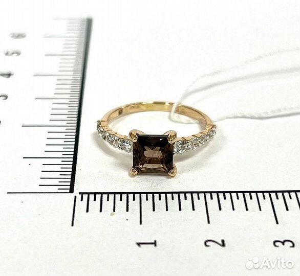 Золотое кольцо с камнем 16р