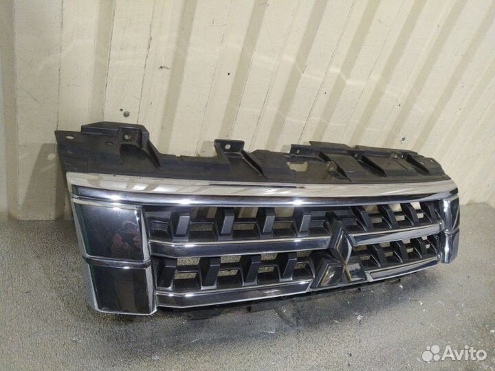 Решетка радиатора Mitsubishi Pajero 4 V8
