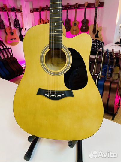 Гитара с большим корпусом