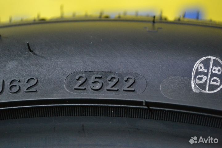 Tourador Winter Pro TSU1 245/40 R19 и 275/35 R19 100V