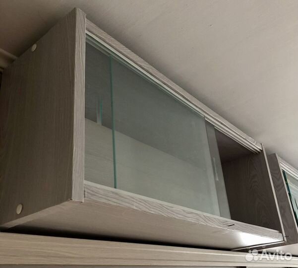 Полка книжная со стеклом