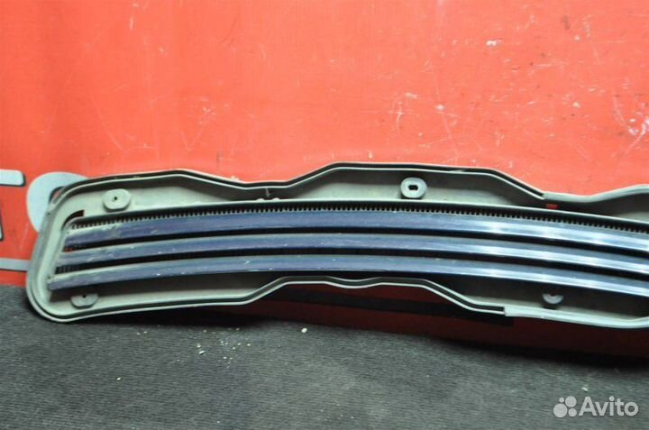 Решетка капота Mercedes-Benz E-Class W210