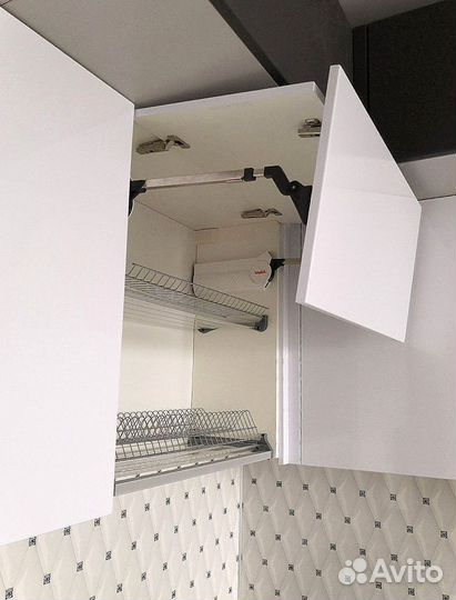 Кухня в потолок