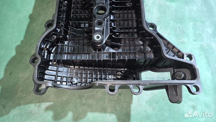 Б/У Крышка клапанная левая L 1VD-FTV TLC200 toyota