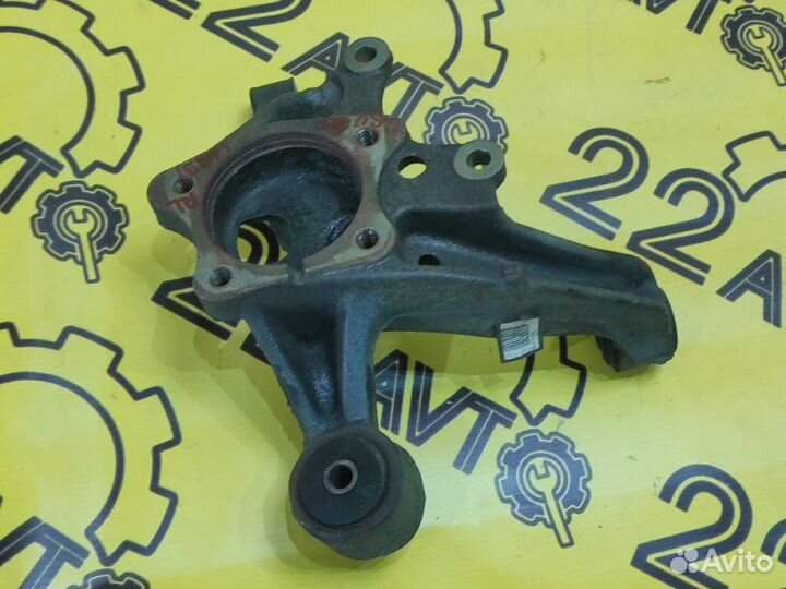 Цапфа (поворотный кулак) задняя левая Toyota