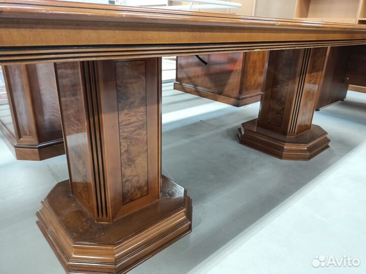 Стол для переговоров (Испания). Б.у