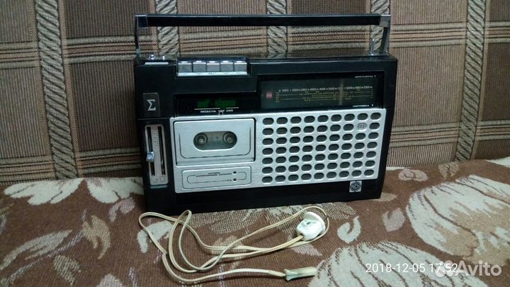 Магнитола VEF - 260 (из фильма «курьер»)