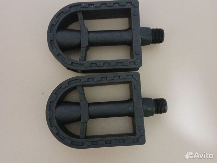 Педали велосипедные не разу не использоволось