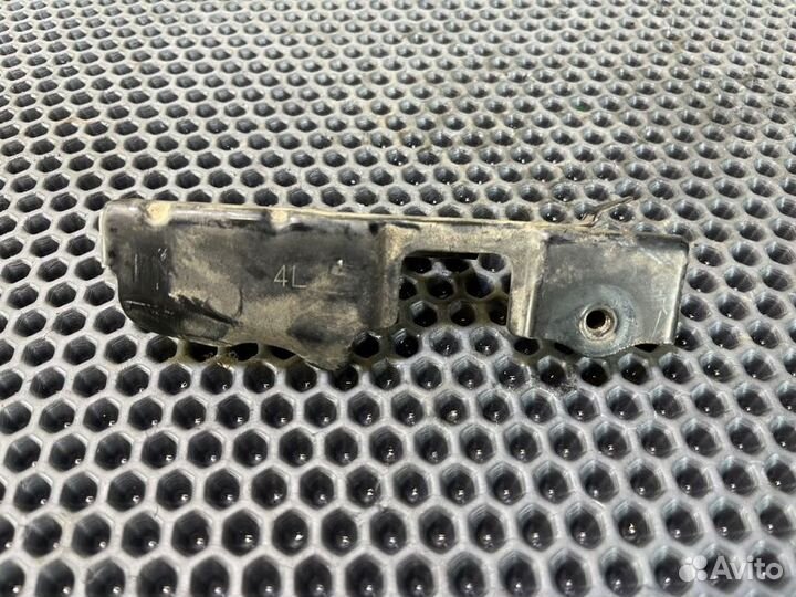 Крепление бампера лев. зад. Toyota Land Cruiser Pr