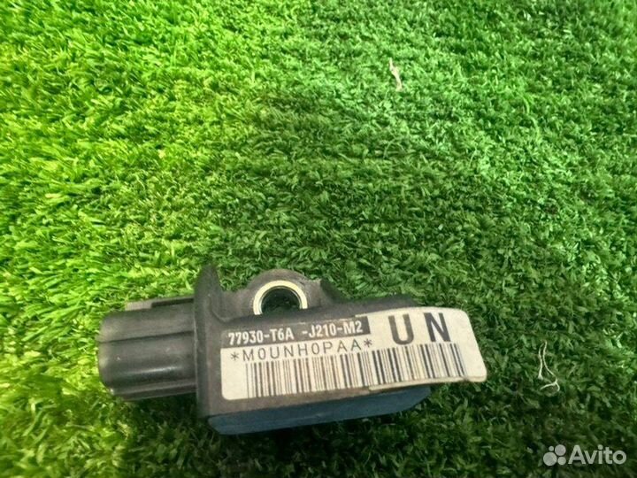 Датчик удара Honda Vezel RU4 LEB 2013